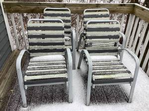 lot 82 image: Patio Furniture