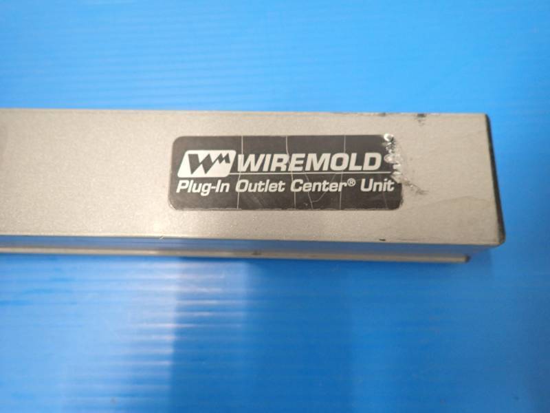 Wiremold Plug-in Outlet Center Unit (10 outlets)