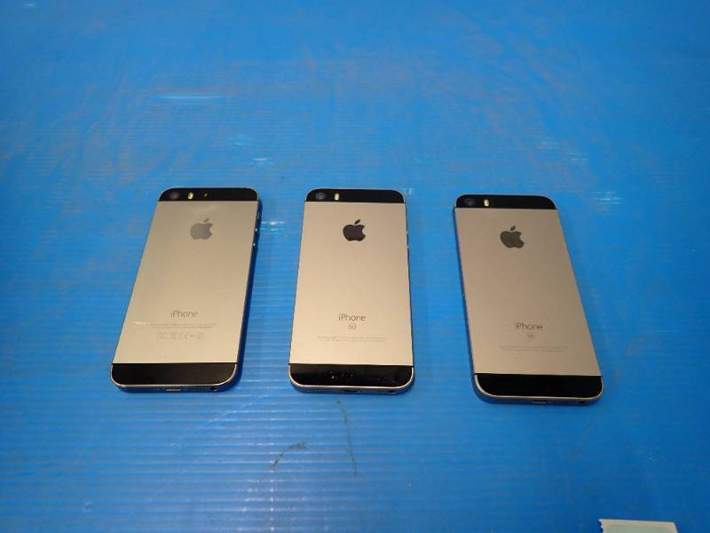 Lot of 3 iPhone 5ss  all are tested  no chargers  reserve of $100