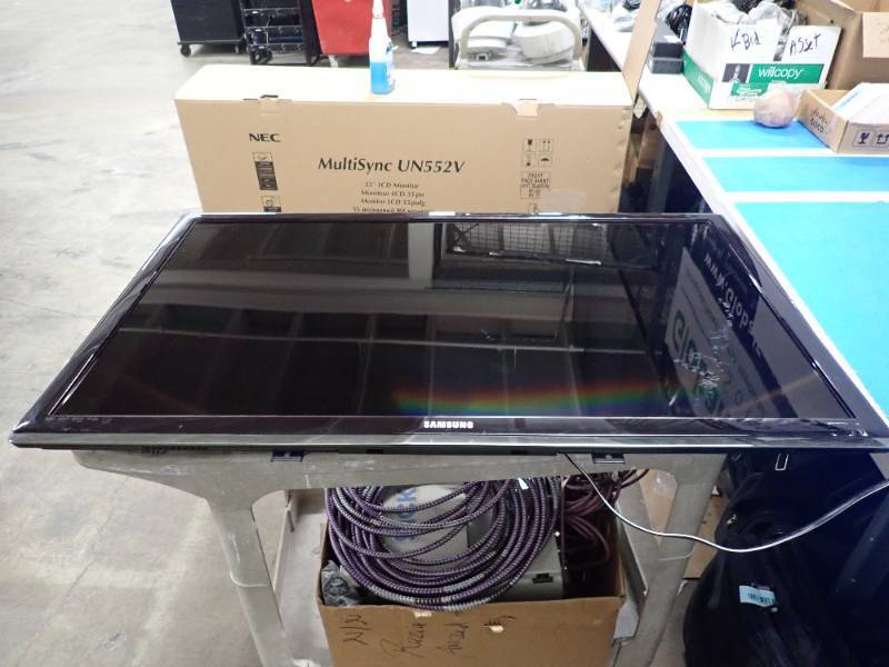 Samsung&nbspUN46C7000 46 TV  1920 x 1080 resolution  includes power cable and remote
