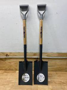 lot 38 image: PROJECT SOURCE Lot of 2-  20-in Wood D-Handle Garden Spades