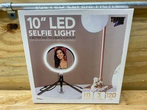 lot 65 image: TREND ZONE 10 LED Selfie Light