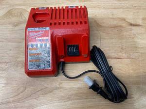 lot 20 image: MILWAUKEE M12 and M18 12-Volt18-Volt Lithium-Ion Multi-Voltage Battery Charger