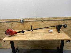 lot 138 image: HOMELITE 2-Cycle 26 CC Straight Shaft Gas Trimmer