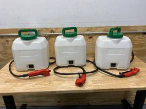 lot 139 image: MILWAUKEE Lot of 3- Switch Tanks