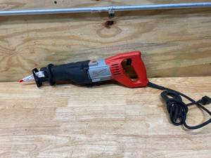 lot 142 image: MILWAUKEE 12 Amp 1-18 in. Stroke SAWZALL Reciprocating Saw