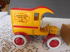 ERTL Metal Jim Beam 1906 Fords First Delivery Van Bank