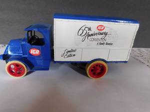 ERTL Metal Jim Beam 65th Anniversary Convention A Family Reunion 1926 mack Bull Dog Truck Bank