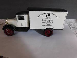 ERTL Metal Jim Beam Distric 5 Happy 10th Anniversay 1931 Hawkey Bank