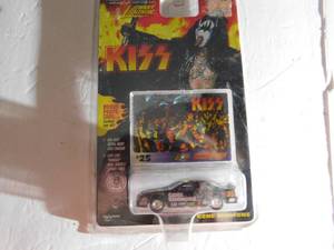 Gene Simmons Johnny Lightning 164 Scale car with #25 Kiss Photo Card