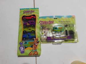2002 Scooby-Doo Mystery Machine Model Kit & 2002 Scooby-Doo 5pk Die Cast Cars