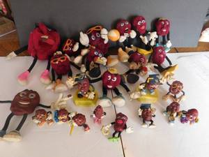 23 California Raisins