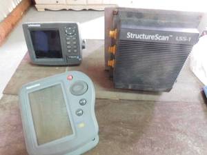 2 Lowrance Global Map 5300 Fish Finder to Hook Up To Boat