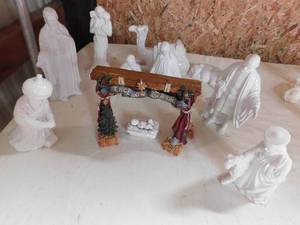 1 lg and 1 sm Nativity Sets