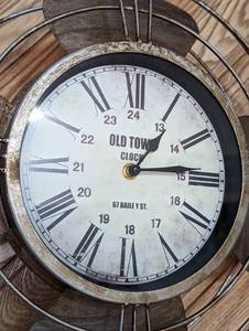 Cool Vintage Style Fan Clock