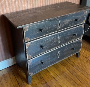 Charming Vintage Dresser