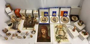 lot 22 image: Group of Vintage M.I. Hummel Collectibles