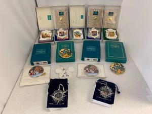 lot 25 image: Group of Disney and WDCC Ornaments