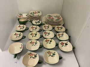 lot 33 image: Vintage Red Wing Flowered Plate Set With Cups