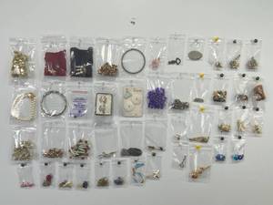 lot 40 image: Group of Vintage Costume Jewelry