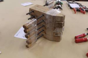 lot 615 image: Lot of (5) 10 Hand-Screw Wood Clamps