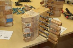 lot 614 image: Lot of (5) 10 Hand-Screw Wood Clamps