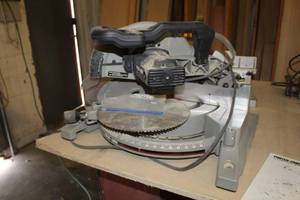 lot 57 image: Porter-Cable 3802L 12 Compund Laser Miter Saw