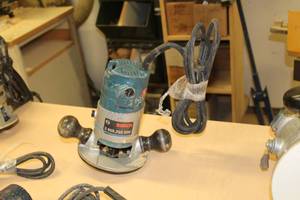lot 77 image: Bosch 3605702600 Router
