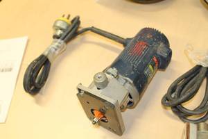 lot 90 image: Bosch 1608U Router