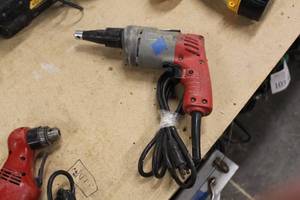 lot 132 image: Milwaukee 6750 Screw Shooter