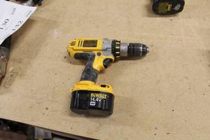 lot 149 image: DeWalt DC930 12 XRP 14.4V DrillDriver, Battery