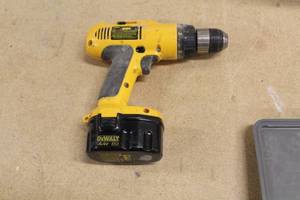 lot 150 image: DeWalt DW991 38 VSR 14.4V Adjustable Clutch Drill, Battery