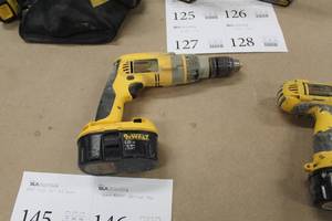 lot 147 image: DeWalt DC989 12 Heavy Duty XRP 18V DrillDriverHammerdrill, Battery