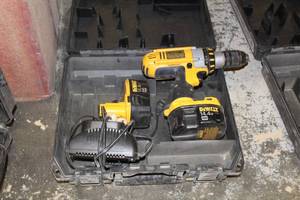 lot 155 image: DeWalt DC930 12 VSR 14.4V DrillDriver, Battery, Charger, Case