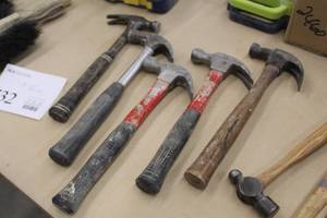 lot 731 image: Lot of (5) Claw Hammers