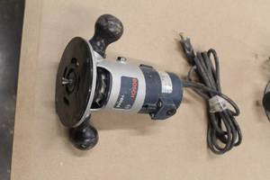 lot 172 image: Bosch 1604A Router