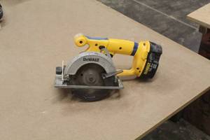 lot 180 image: DeWalt DW935 5-38 14.4V Circular Trim Saw, Battery