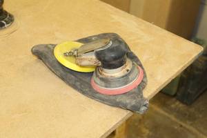 lot 187 image: Porter-Cable Air Random Orbit Sander, Extra Pad