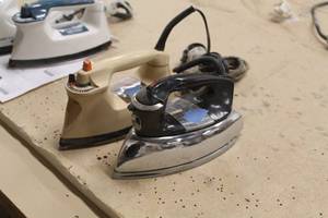 lot 193 image: Lot of (2) GE, Black & Decker Flat Irons