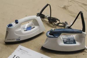 lot 192 image: Lot of (2) Black & Decker Flat Irons - Quick N Easy 380, Light n Easy Steam