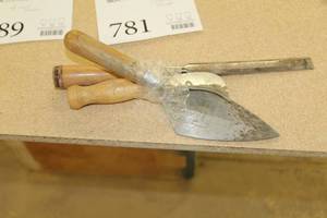 lot 781 image: Chisel, Knife, Trowel