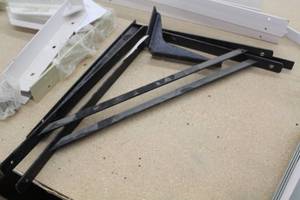 lot 821 image: Lot of (4) Countertop Brackets