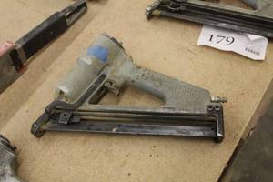 lot 213 image: Senco SNI Air NailerStapler