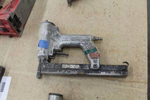 lot 214 image: Senco L Air NailerStapler