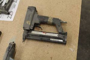 lot 216 image: Senco SLP20 18 GA Air NailerStapler