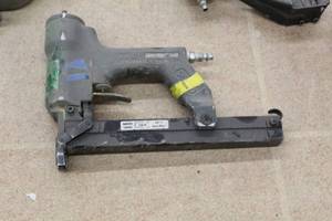 lot 224 image: Senco L Air NailerStapler