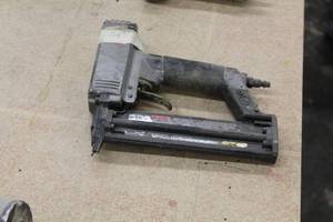lot 226 image: Senco SLP20 18 GA Air NailerStapler