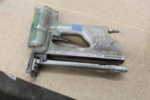 lot 233 image: Senco MW Air Corrugated Fastener Gun