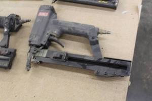 lot 241 image: Senco SLS20 Air NailerStapler