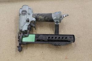 lot 251 image: Hitachi N3804AB3(S) Air NailerStapler